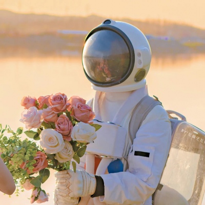 宇航员玫瑰花情侣头像