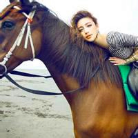 女生骑马头像图片