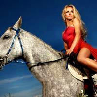 女生骑马头像图片