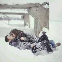 雪中情侣接吻头像
