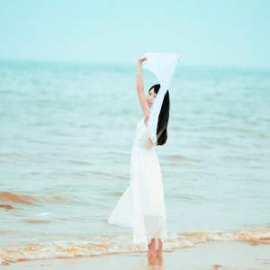 海边白纱裙**头像